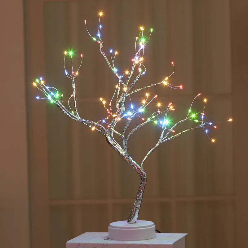 Dieses Produkt ist eine 36/108Leds Tischbaumlampe, die als dekorative LED-Lichter verwendet werden kann. Die RGB-Farbatmosphäre-Nachtlichter eignen sich perfekt für Partys, Halloween, Weihnachten und zur Dekoration Ihres Zuhauses. Mit dieser stilvollen Tischlampe können Sie eine festliche und gemütliche Atmosphäre schaffen. Ideal für die Verwendung als Akzentbeleuchtung oder als einzigartiges Dekorationsstück.
