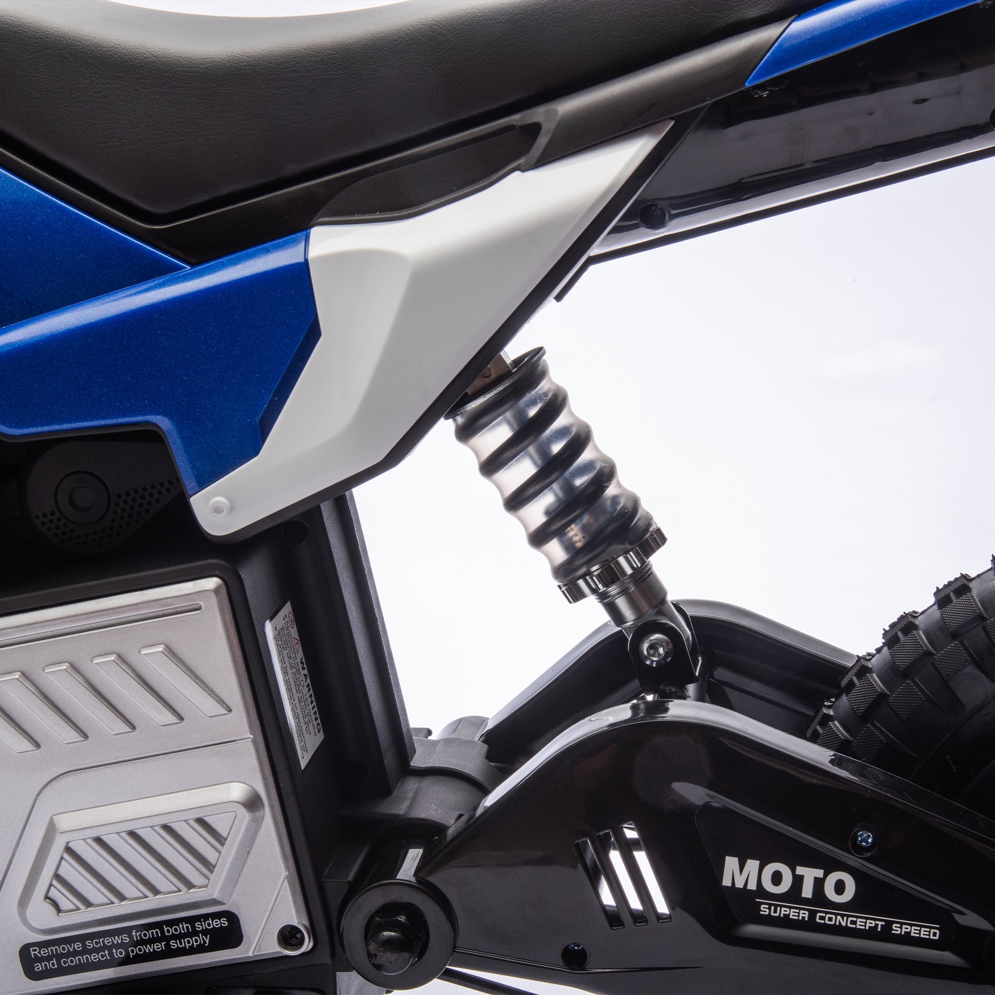 Dieses 24V Elektro-Dirt-Bike für Kinder ist ein leistungsstarkes Offroad-Motorrad mit 200W Motor und verfügt über einen Schlüsselschalter, Gasgriff, Bremsen, Bluetooth, Musik und Hupe. Mit Geschwindigkeiten von bis zu 9,38 MPH ist es das ideale elektrische Spielzeug für Kinder im Alter von 5-15 Jahren. Das Bike wurde speziell für den Geländeeinsatz entwickelt und bietet stundenlangen Spaß und Abenteuer. Ideal für junge Abenteurer, die das Fahren und Erkunden lieben.