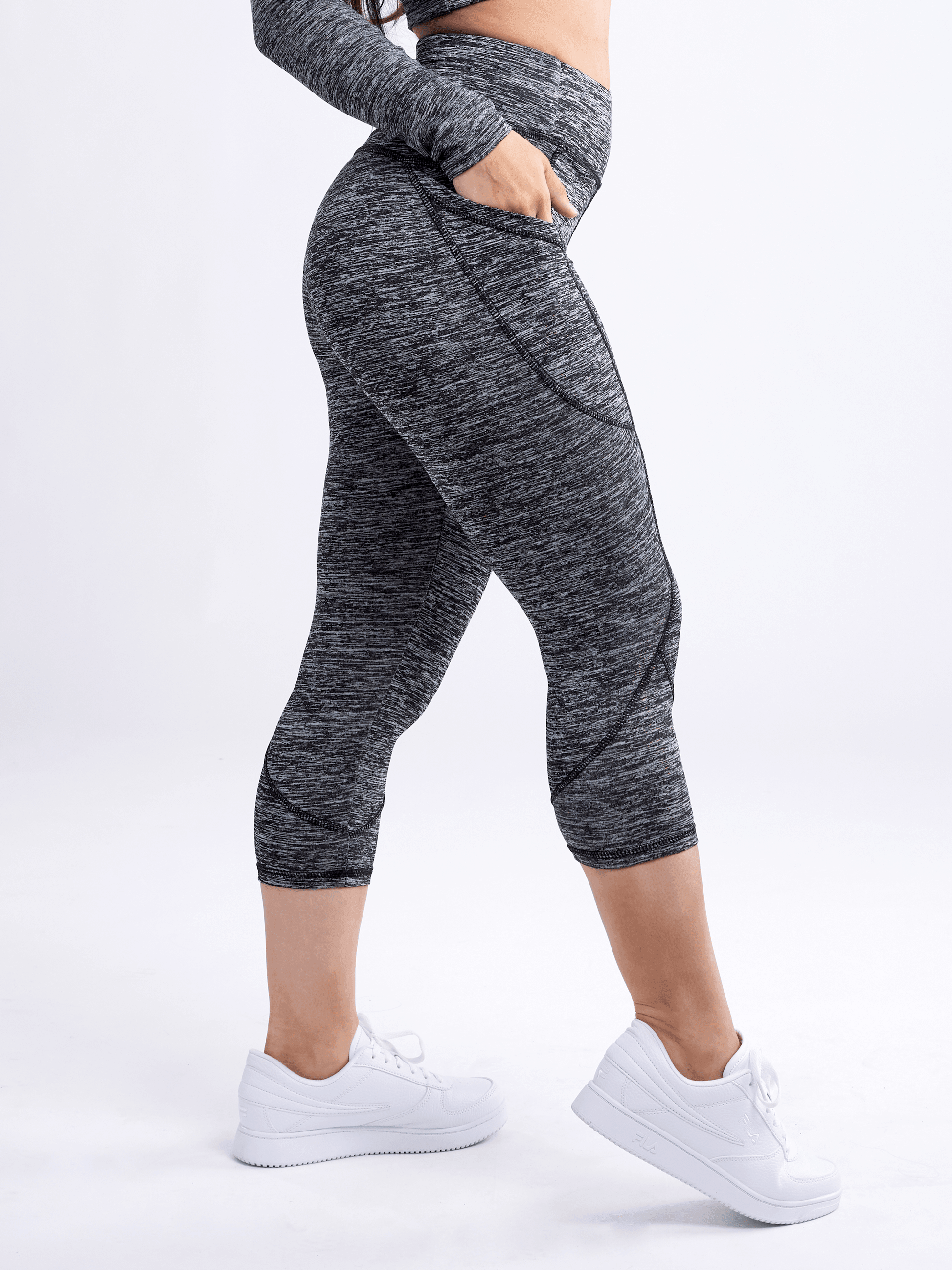 Mid-Rise Capri Fitness Leggings with Side Pockets - Outdoorsavage