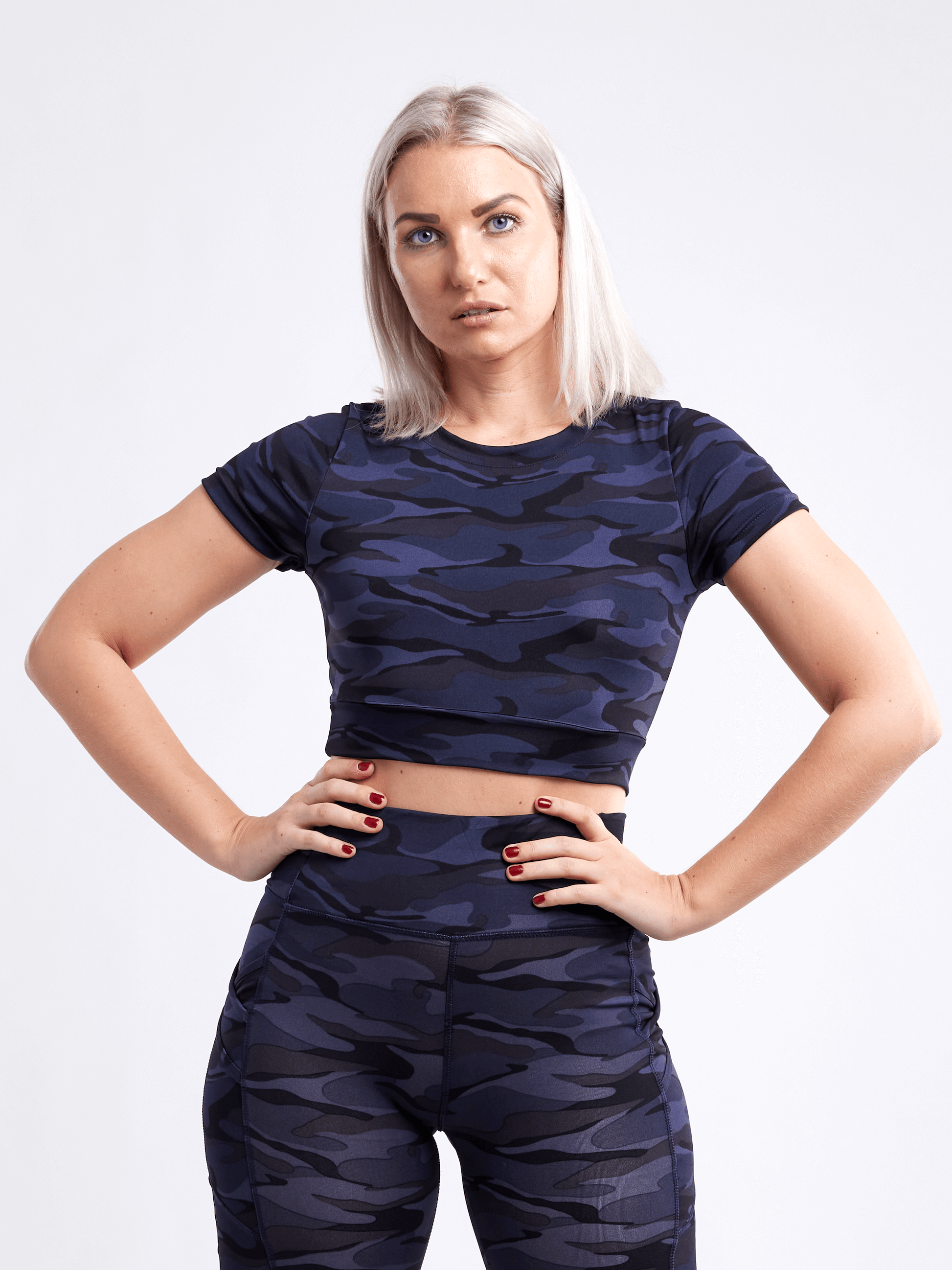 Short-Sleeve Crop Top - Outdoorsavage